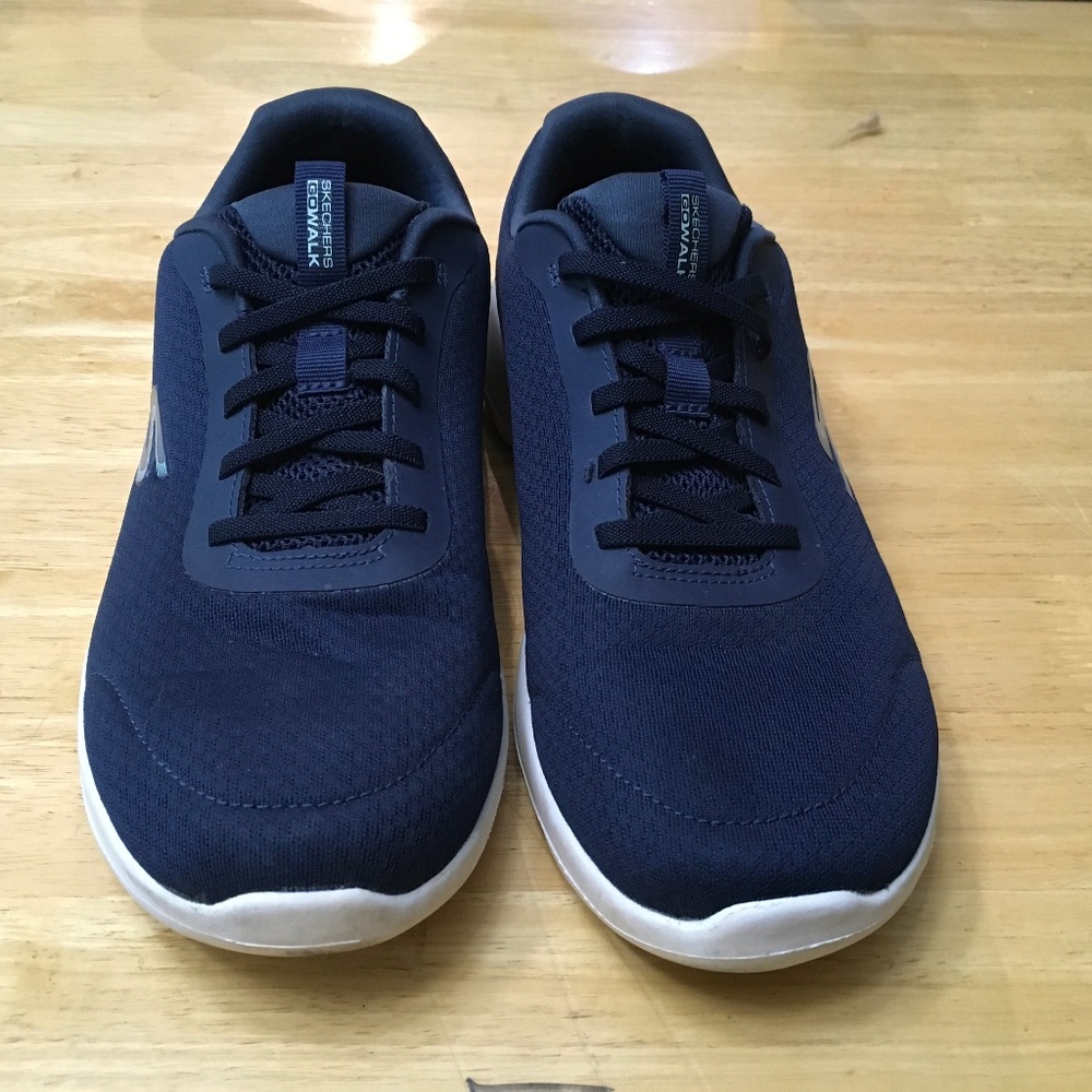 Skechers GoWalk Joy Women’s 9.5 Wide